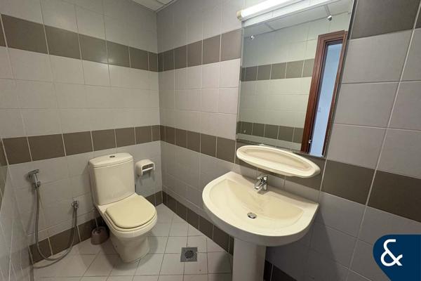 Vacant | Large Apartment | Balcony